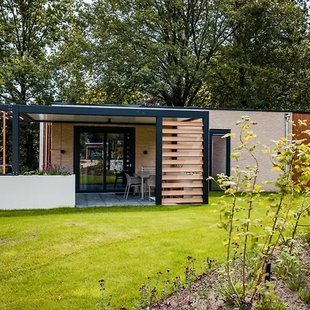 Recreatiewoning 'Dwergarend' op Gemoedelijk Vakantiepark-3